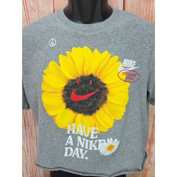 Nike Womens Sunflower Graphic Crop Tshirt Medium - Picture 4 of 7